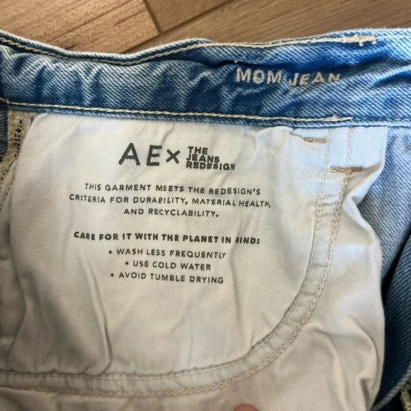 American Eagle Mom Jeans Size 14L - Picture 3 of 6